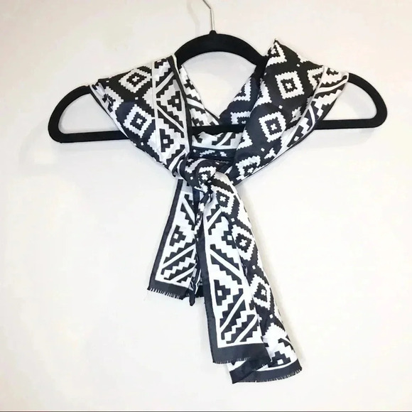 Oscar De La Renta Studio Scarf 100% Silk Geometric - Picture 1 of 5